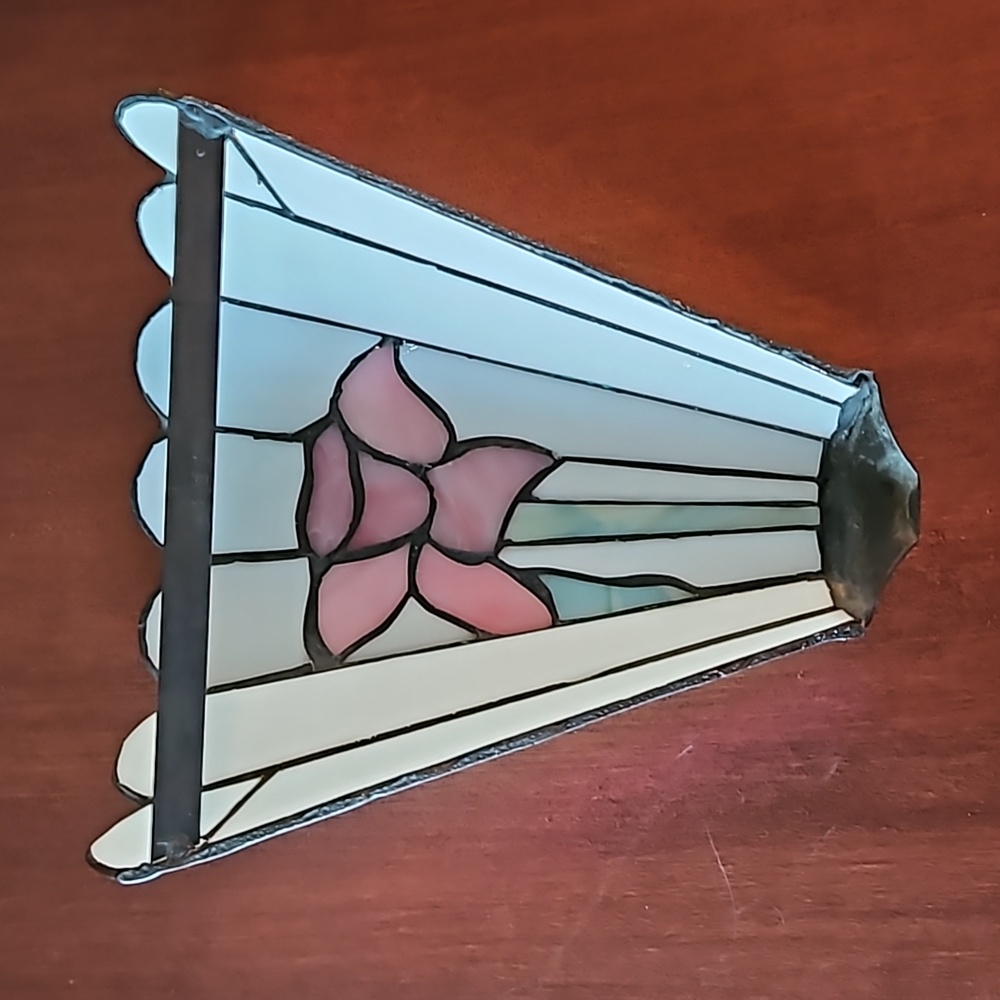 Stained Glass Art Wall Sconce - Flower Motif - Picture 5 of 6